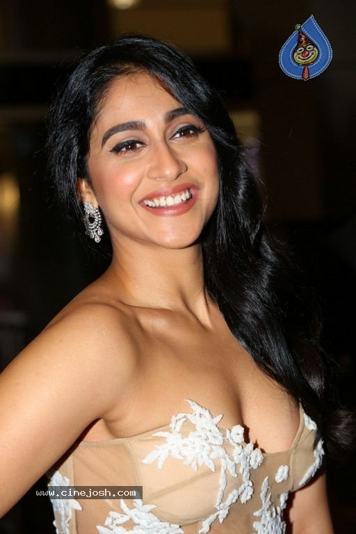 Regina Cassandra Photos - 29 / 38 photos