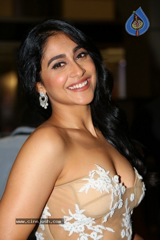 Regina Cassandra Photos - 36 / 38 photos