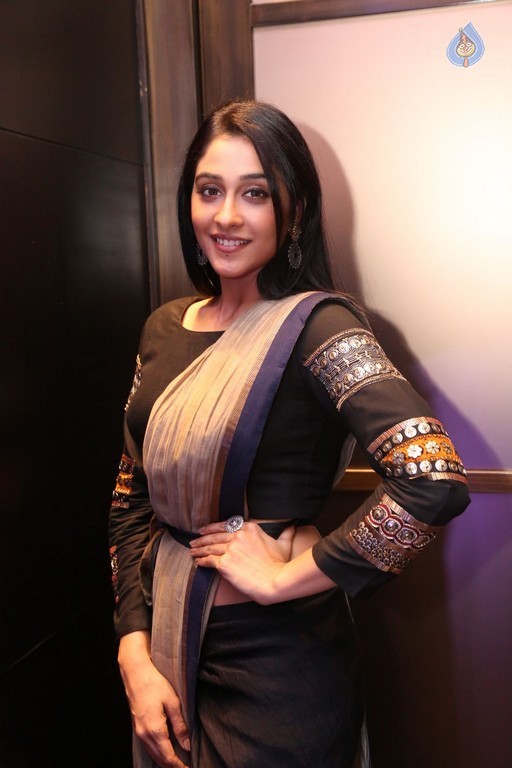 Regina Cassandra Pics - 1 / 36 photos