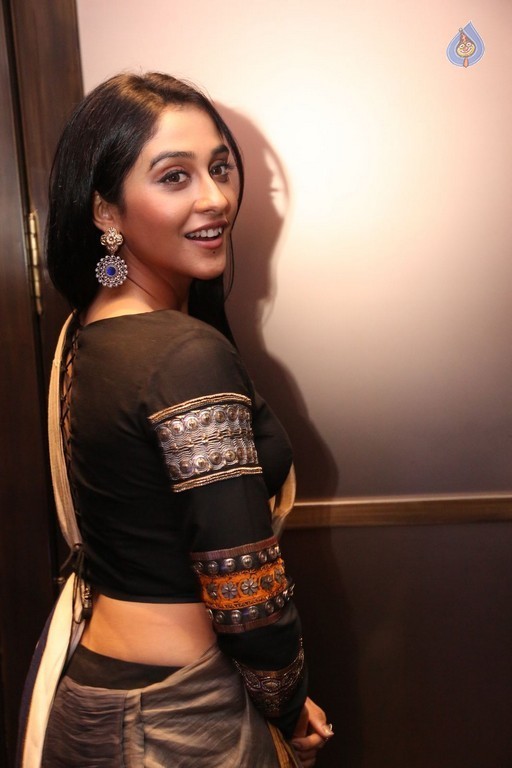 Regina Cassandra Pics - 34 / 36 photos