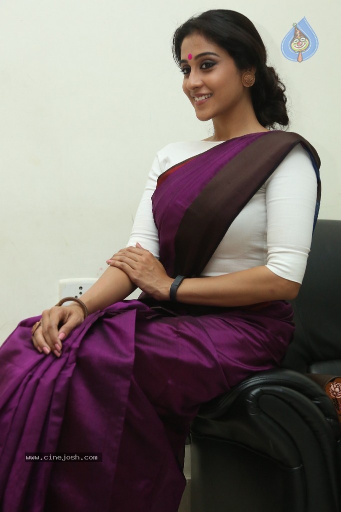 Regina New Photos - 44 / 100 photos