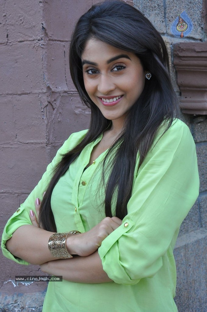 Regina Latest Photos - 13 / 45 photos