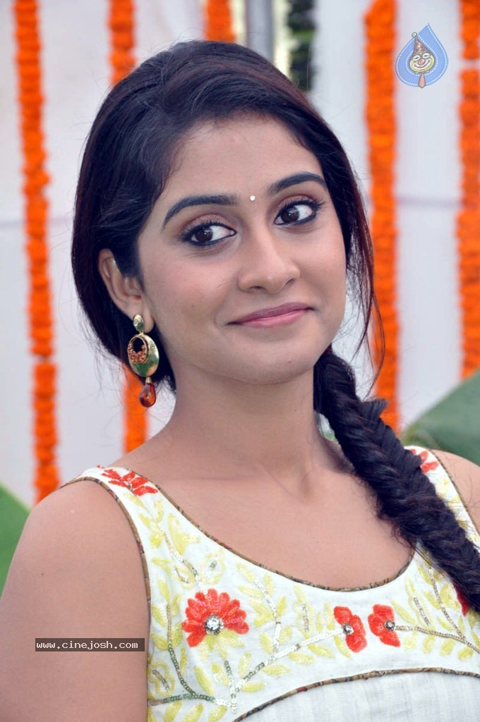 Regina Latest Photos - 5 / 45 photos