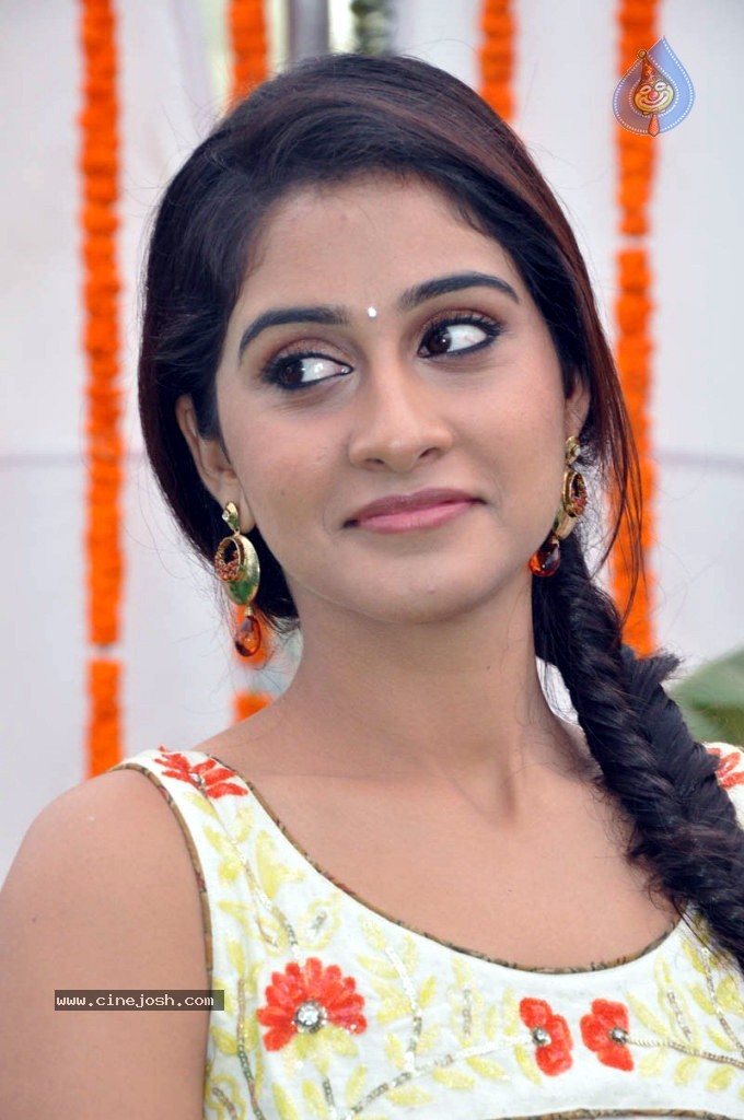 Regina Latest Photos - 14 / 45 photos