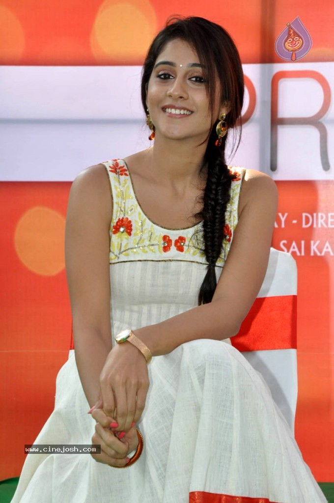 Regina Latest Photos - 21 / 45 photos