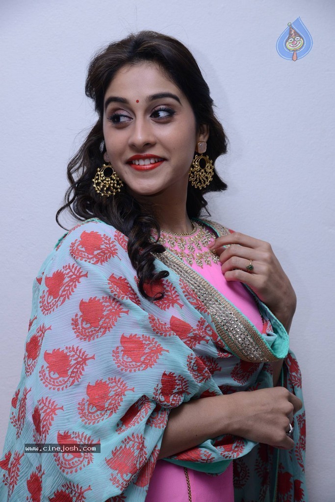 Regina New Pics - 42 / 42 photos