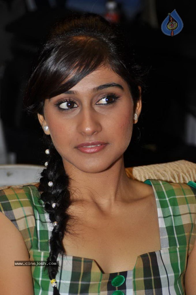 Regina New Stills - 15 / 37 photos