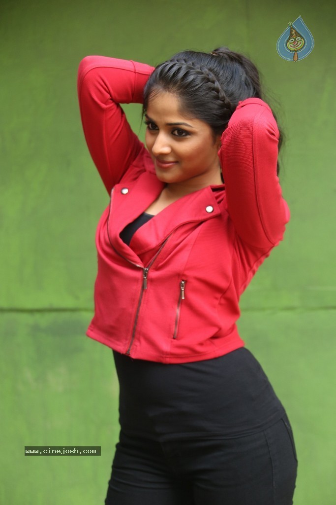 Rehana New Stills - 101 / 200 photos