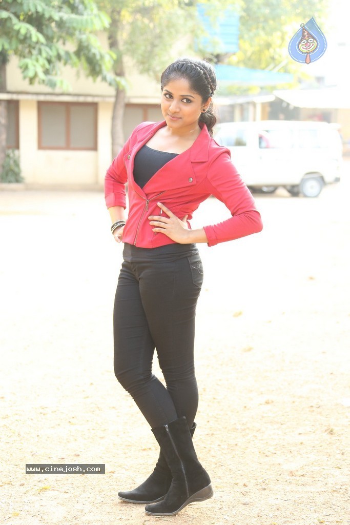 Rehana New Stills - 103 / 200 photos