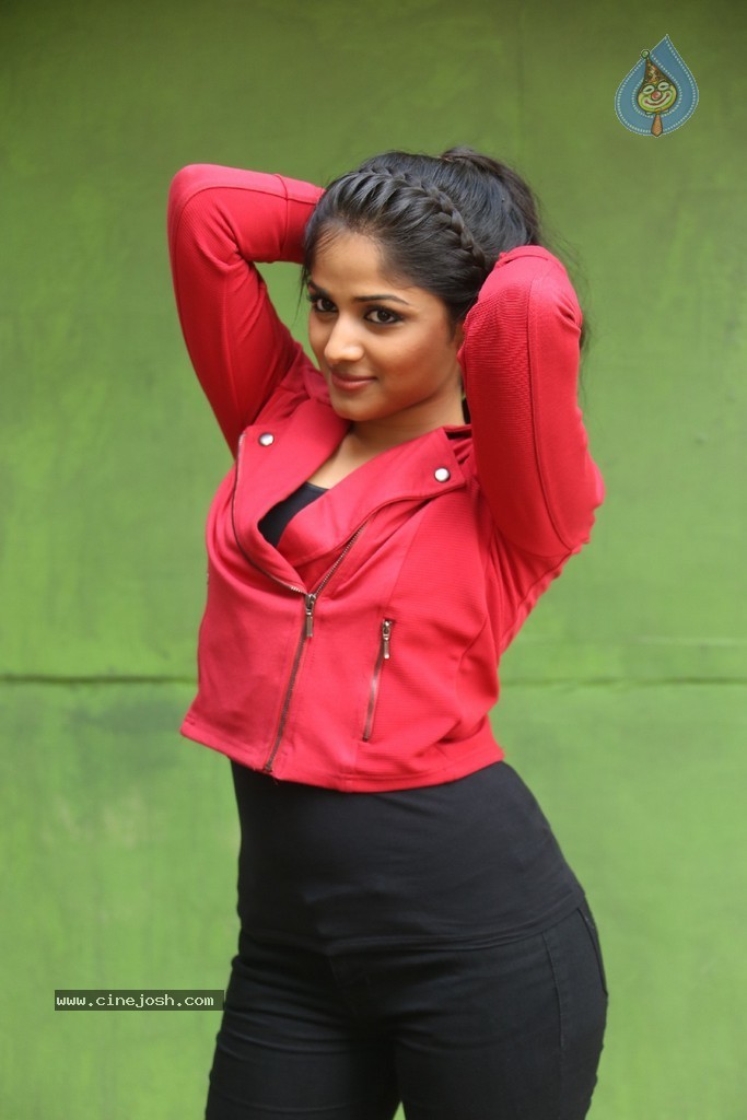 Rehana New Stills - 139 / 200 photos