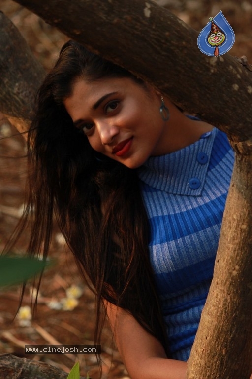 Rekha Boj Photoshoot - 24 / 33 photos