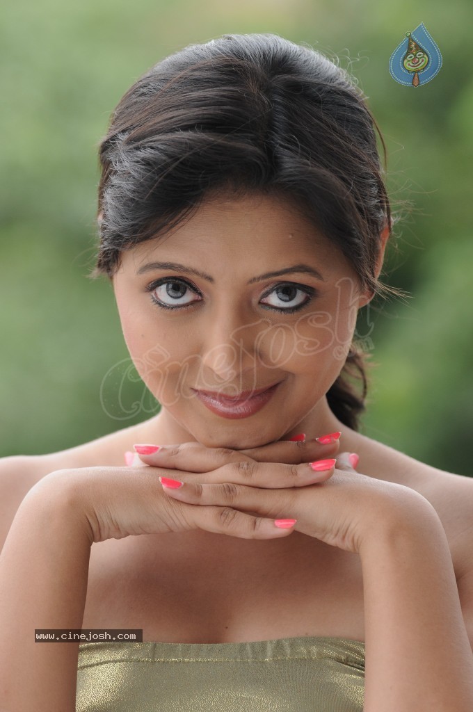 Rekha Hot Stills - 27 / 60 photos