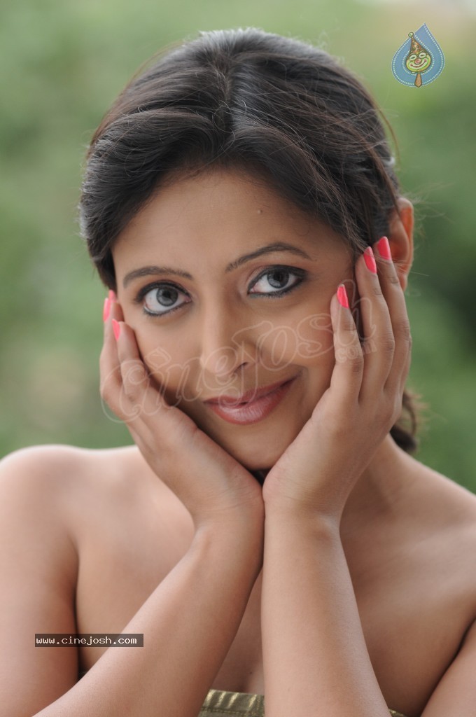 Rekha Hot Stills - 55 / 60 photos