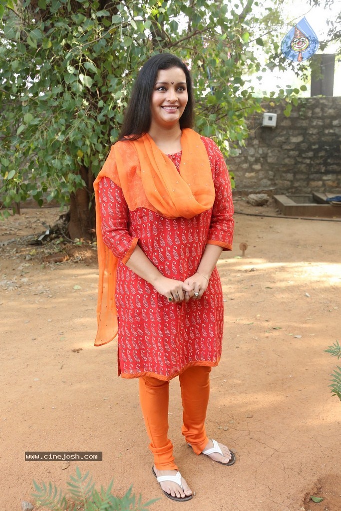 Renu Desai New Photos - 8 / 43 photos