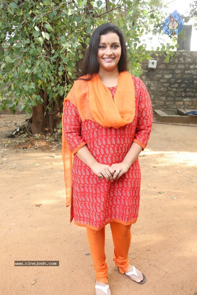 Renu Desai New Photos - 26 / 43 photos