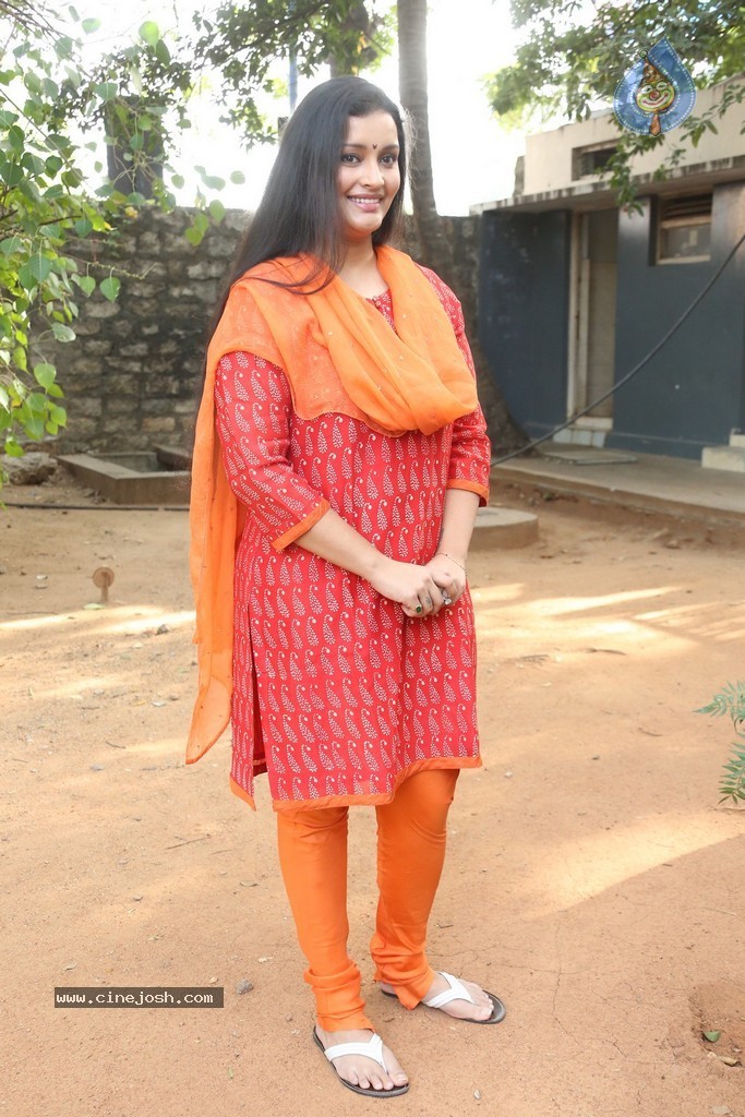 Renu Desai New Photos - 31 / 43 photos