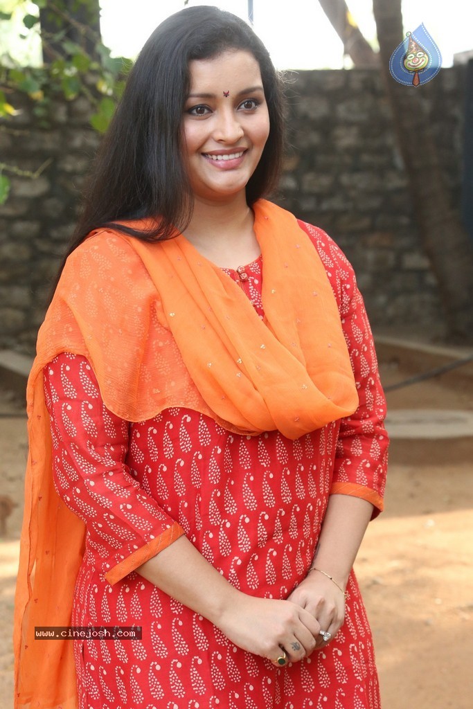 Renu Desai New Photos - 42 / 43 photos