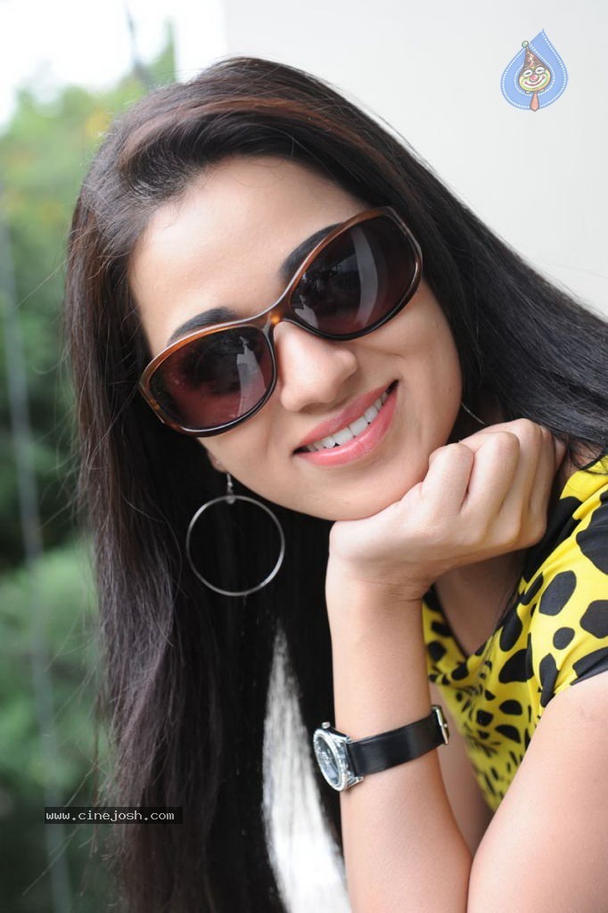 Reshma Latest Stills - 32 / 78 photos