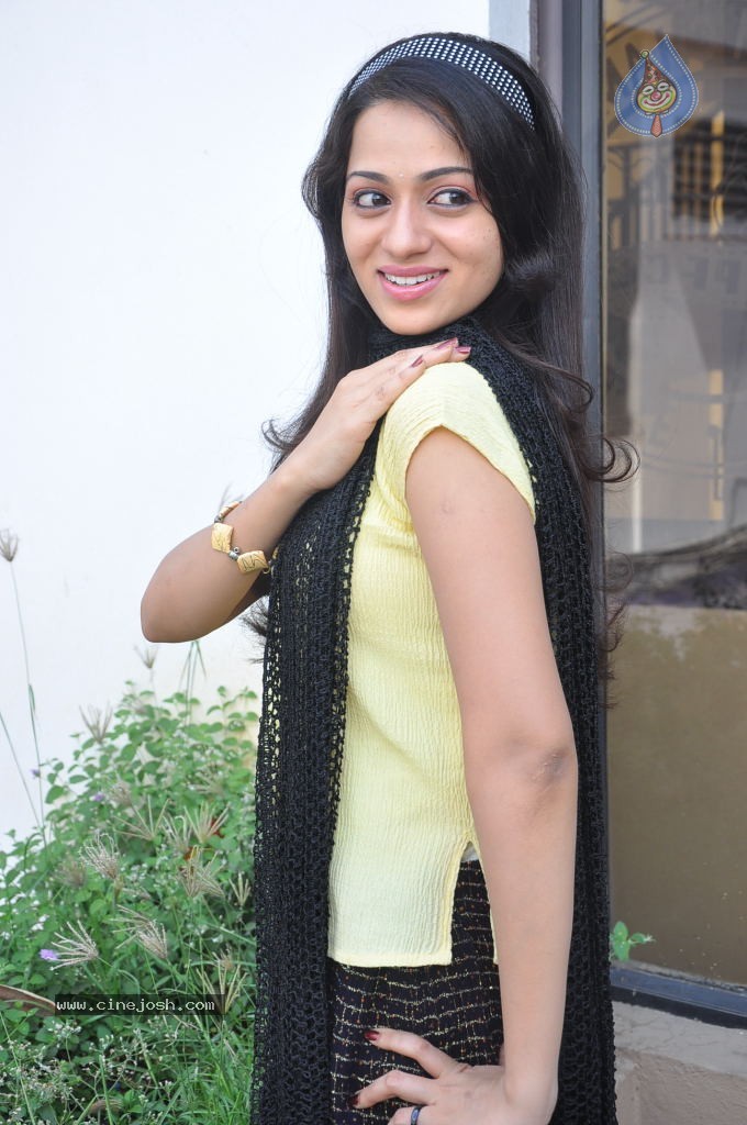 Reshma Latest Stills - 2 / 46 photos