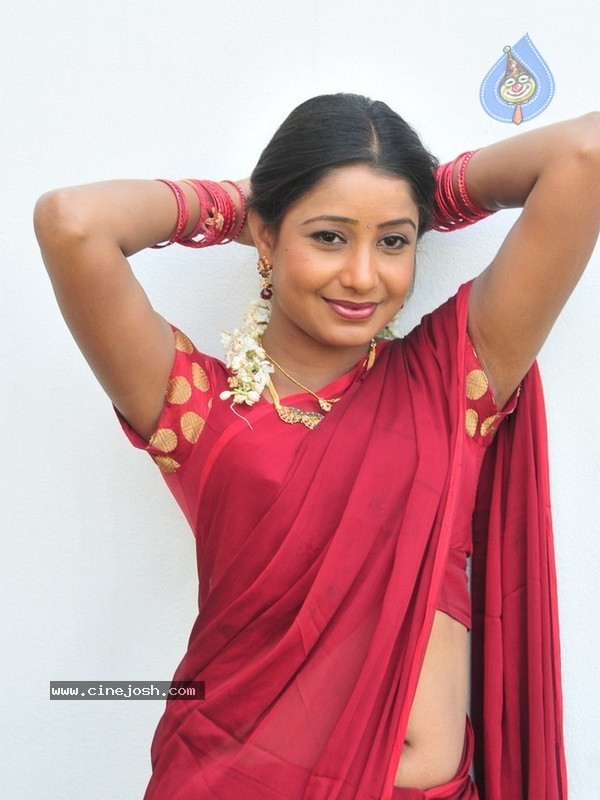 Reshmi New Stills - 16 / 25 photos