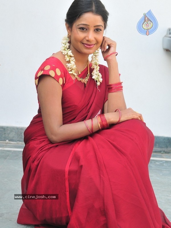 Reshmi New Stills - 23 / 25 photos