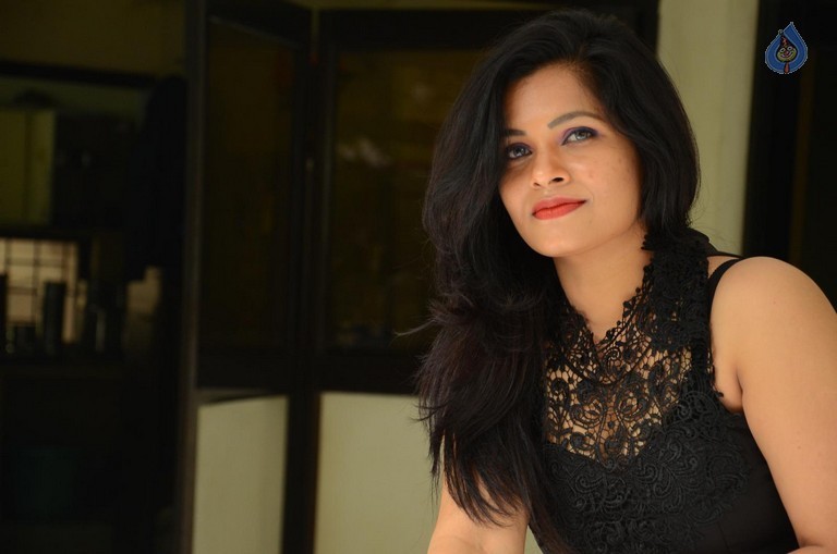 Revathi Chowdary New Gallery - 10 / 42 photos