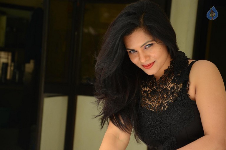 Revathi Chowdary New Gallery - 38 / 42 photos