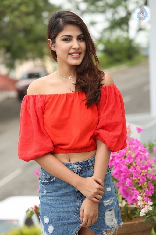 Rhea Chakraborty New Stills - 4 / 55 photos