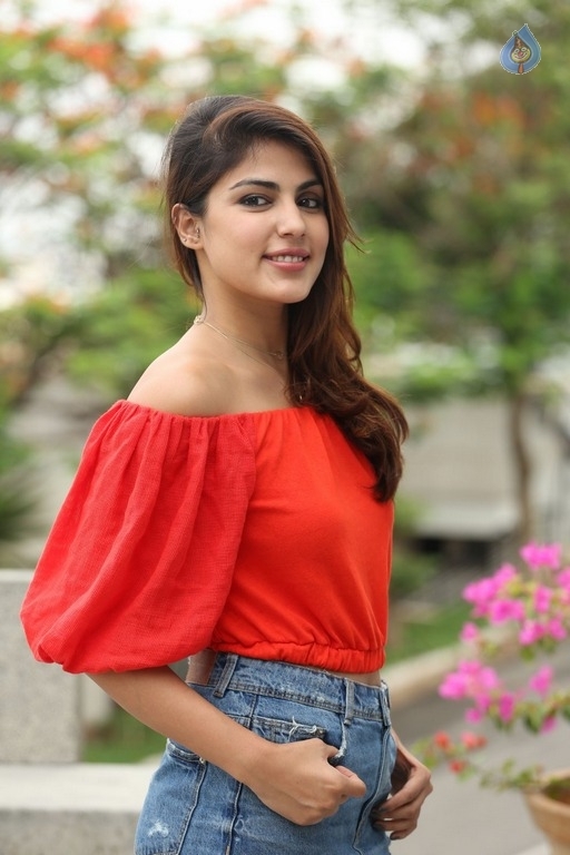 Rhea Chakraborty New Stills - 33 / 55 photos