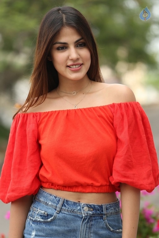 Rhea Chakraborty New Stills - 34 / 55 photos