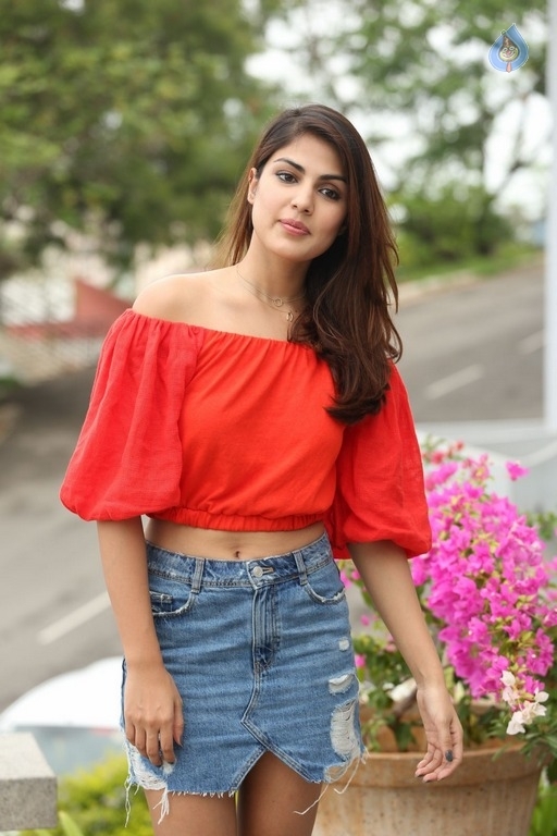 Rhea Chakraborty New Stills - 38 / 55 photos