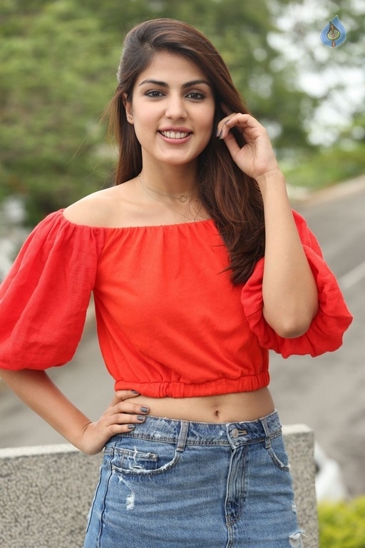 Rhea Chakraborty New Stills - 41 / 55 photos