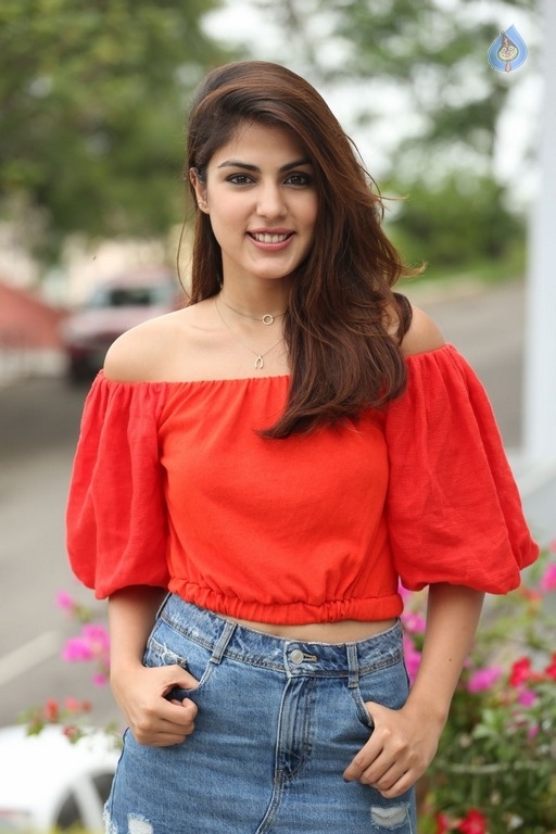Rhea Chakraborty New Stills - 49 / 55 photos