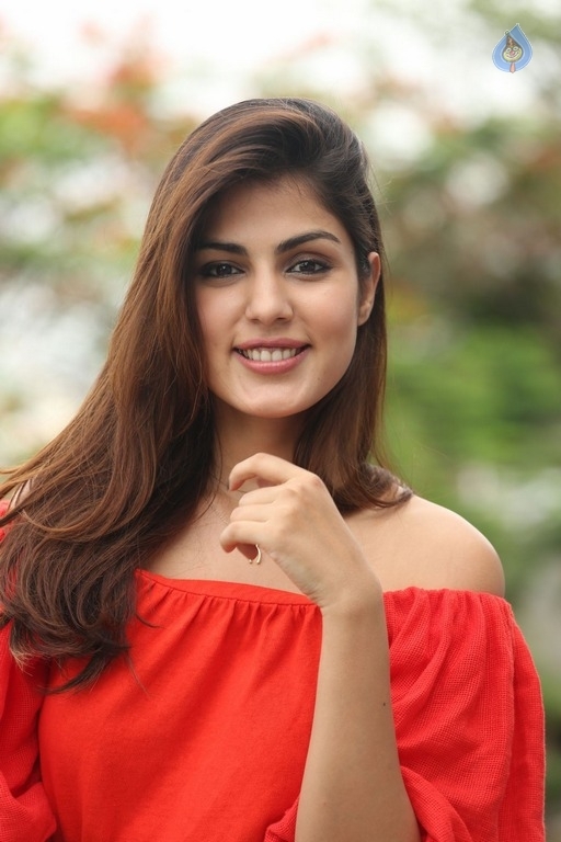 Rhea Chakraborty New Stills - 53 / 55 photos