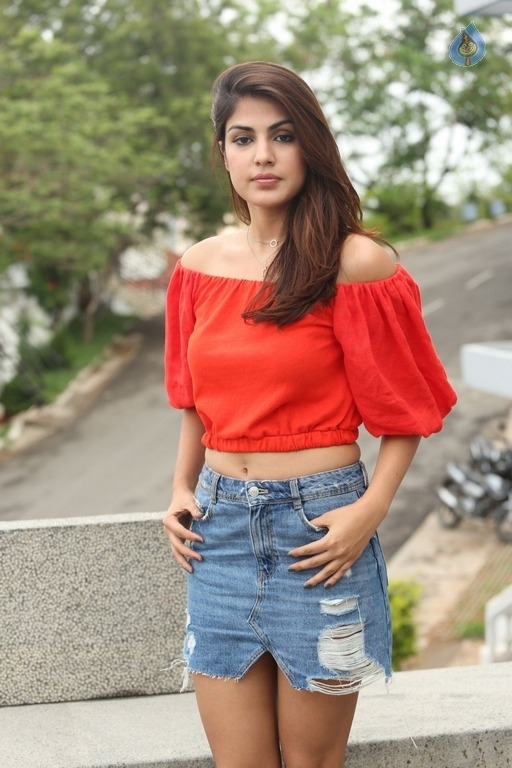 Rhea Chakraborty New Stills - 54 / 55 photos