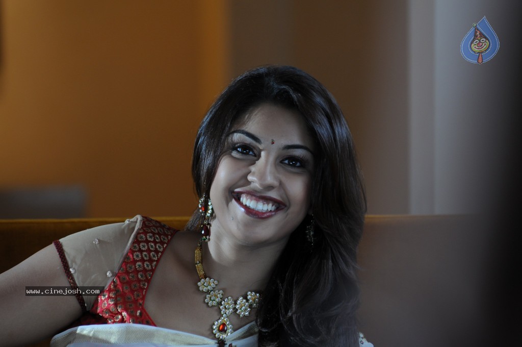 Richa Gangopadhyay Hot Gallery - 8 / 35 photos