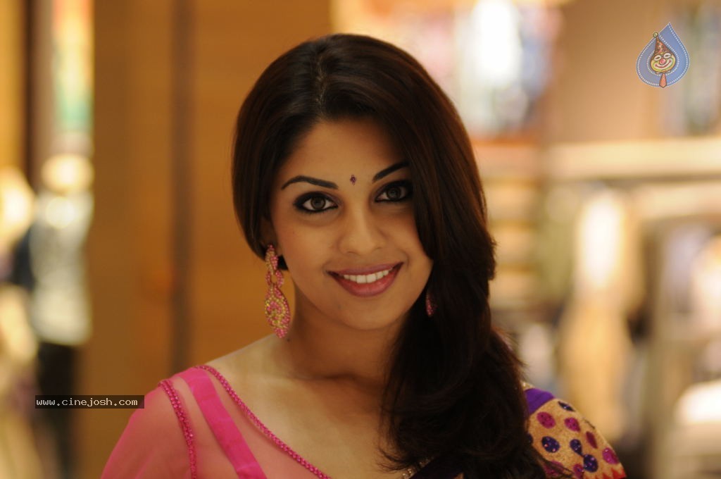 Richa Gangopadhyay Latest Photos - 1 / 47 photos