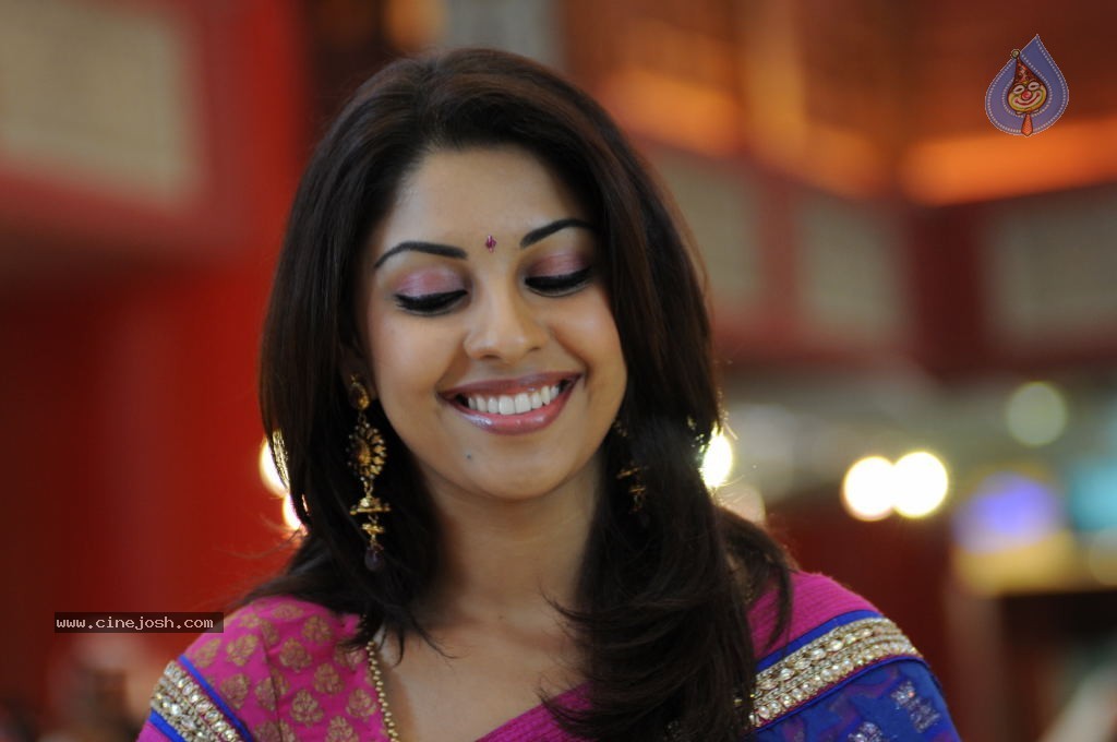 Richa Gangopadhyay Latest Photos - 4 / 47 photos