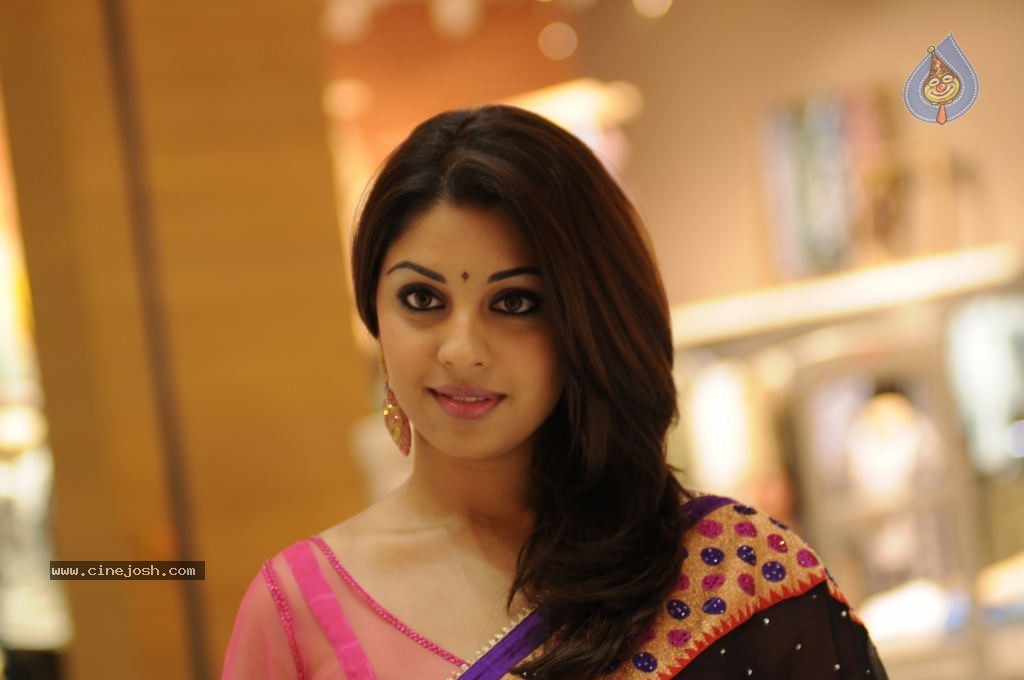 Richa Gangopadhyay Latest Photos - 29 / 47 photos