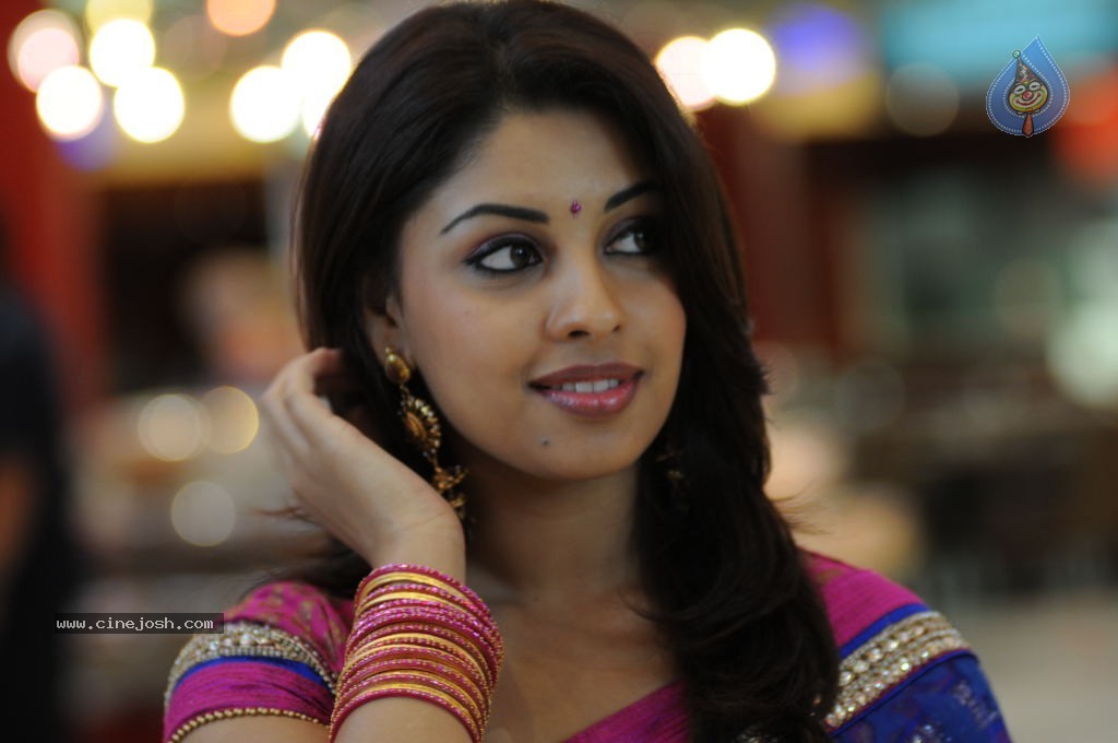 Richa Gangopadhyay Latest Photos - 30 / 47 photos