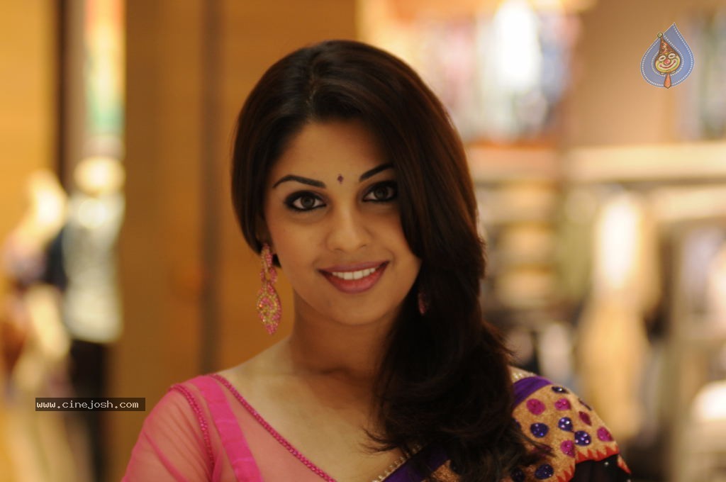 Richa Gangopadhyay Latest Photos - 31 / 47 photos