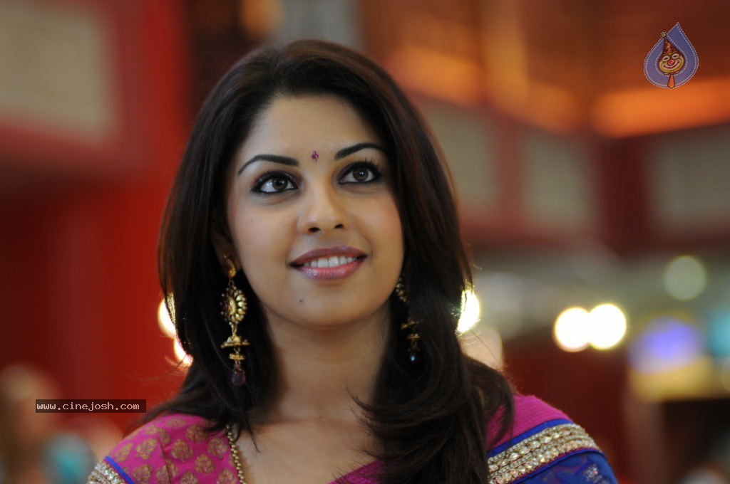 Richa Gangopadhyay Latest Photos - 39 / 47 photos