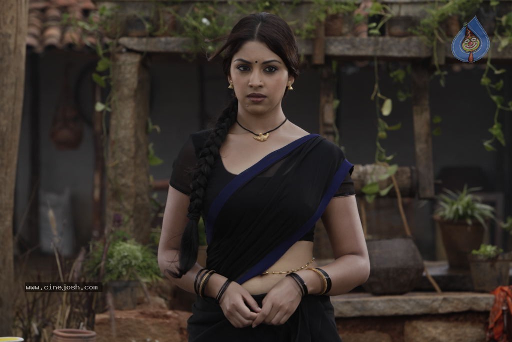 Richa Gangopadhyay Latest Photos - 40 / 47 photos