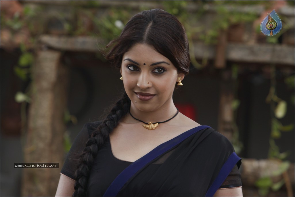 Richa Gangopadhyay New Pics - 39 / 42 photos