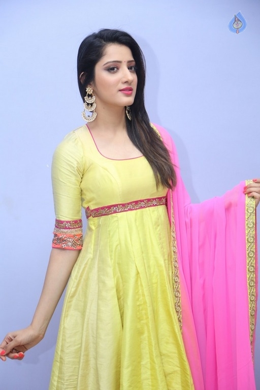 Richa Panai Latest Photos - 10 / 21 photos