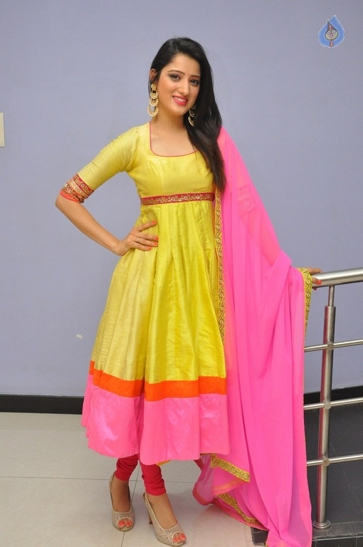Richa Panai Latest Photos - 16 / 21 photos