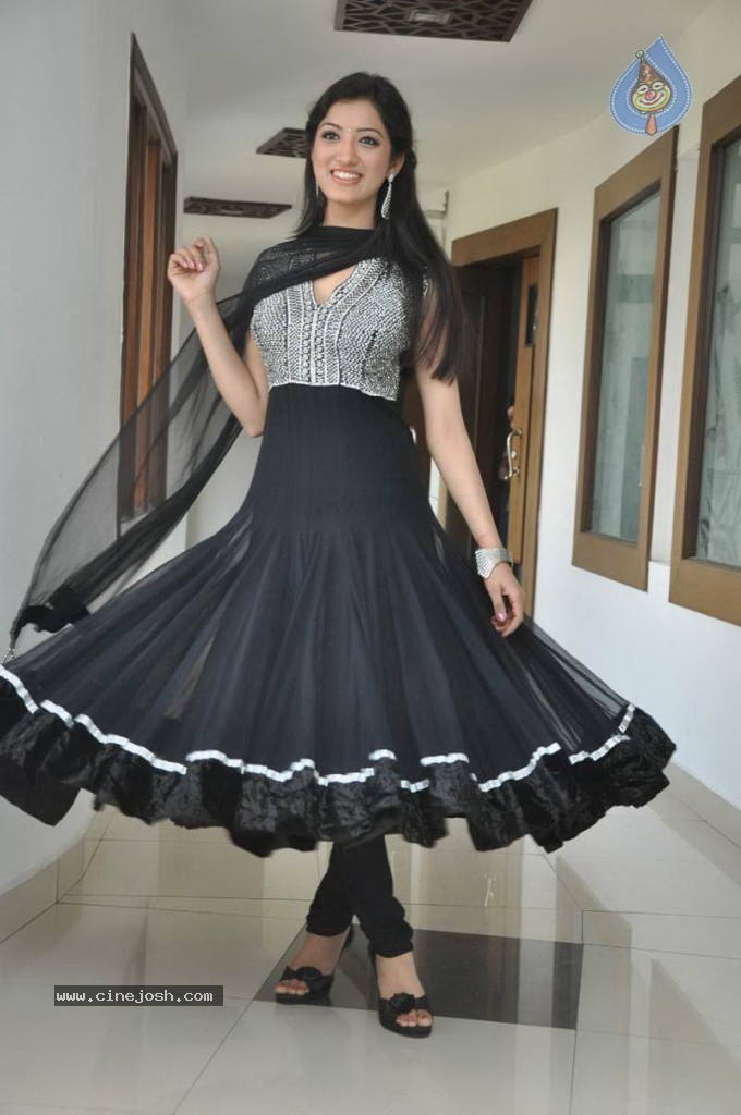 Richa Panai Latest Stills - 10 / 32 photos