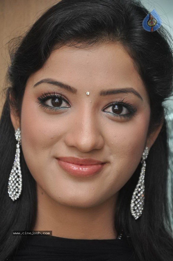 Richa Panai Latest Stills - 12 / 32 photos