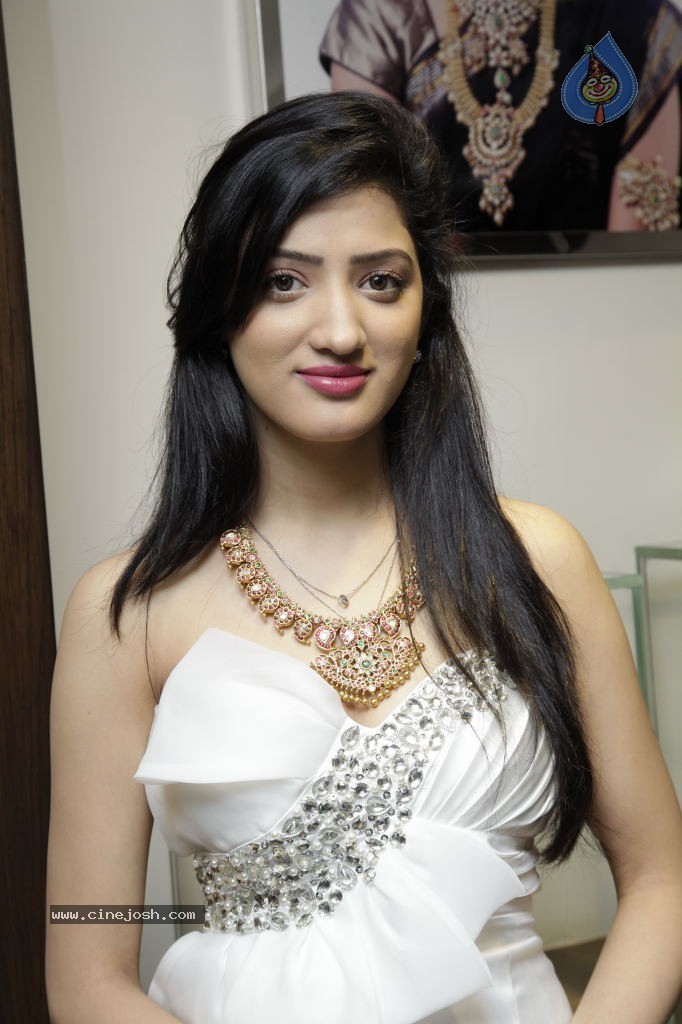 Richa Panai New Hot Stills - 10 / 44 photos