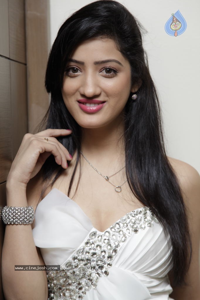 Richa Panai New Hot Stills - 21 / 44 photos